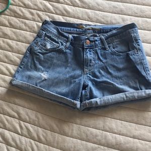 Boyfriend-style, denim shorts